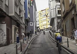 Matthew Peace, ganador de la Vuelta, en plena ascensión a la cuesta de La Atalaya.