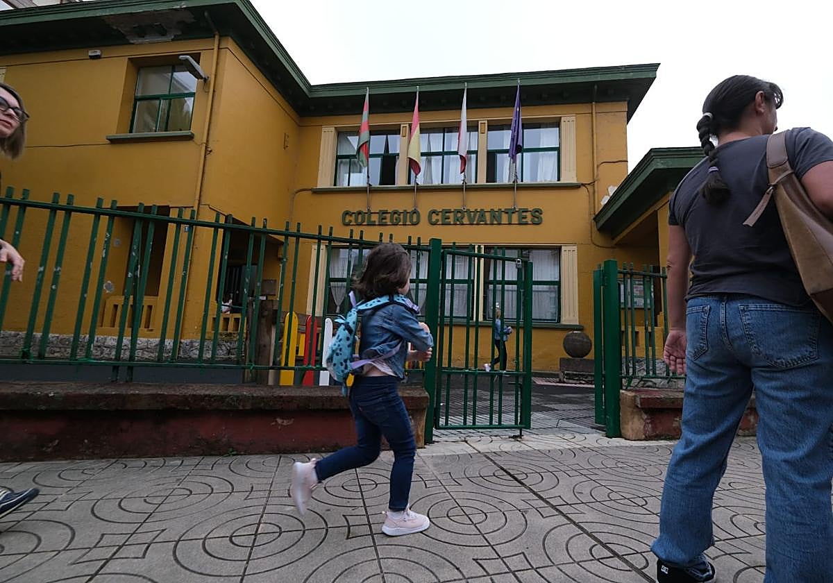 El centro abrió sus puertas a las 09.00 horas con alrededor de 40 estudiantes listos para comenzar el curso.