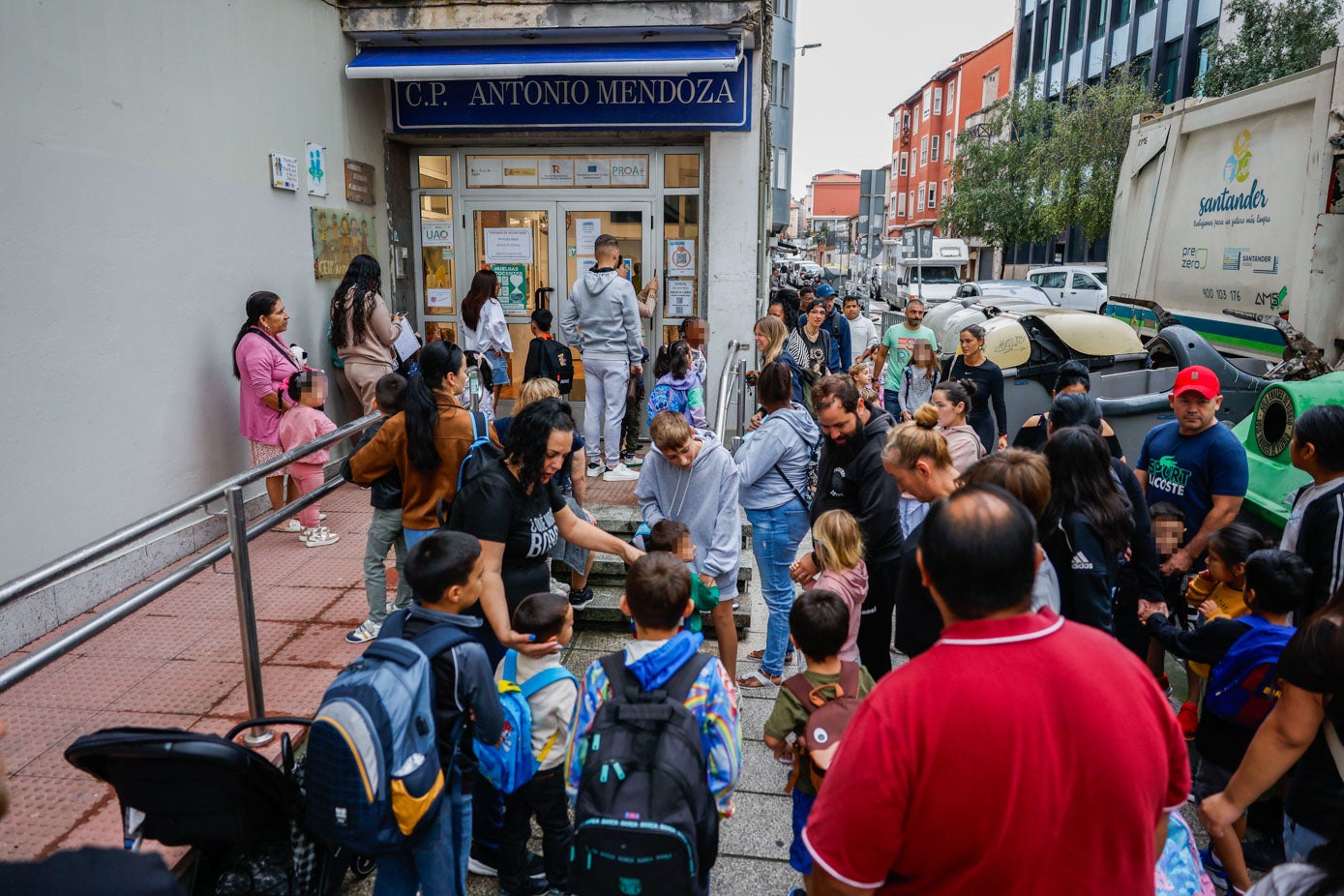 Dotado para su suerte con un claustro bastante amplio, 36 profesores, el colegio Cisneros se dispone a abrir sus puertas al paso ligero de los 390 niños con los que el centro educativo va a trabajar durante este curso 2025/26.