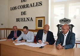 Germán Arce, Salvador Victorino, Julio Arranz y Gonzalo Cayón en la firma del convenio.