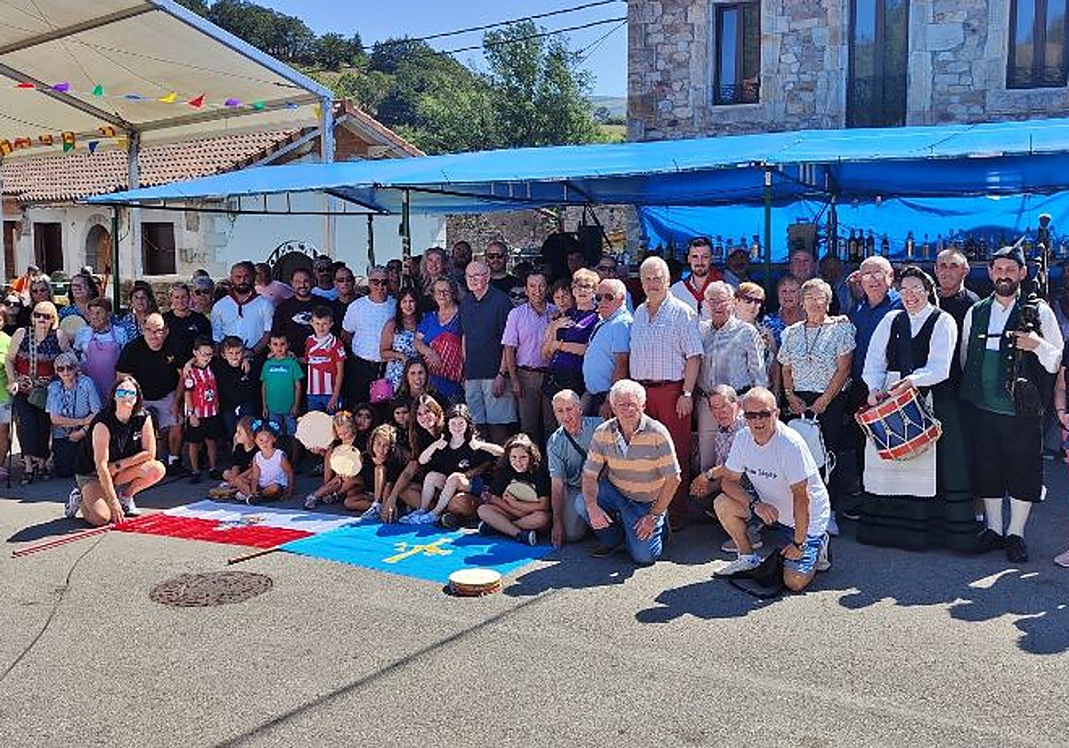 Algunos de los participantes asturianos y cántabros del hermanamiento rubricado en Santa Olalla.