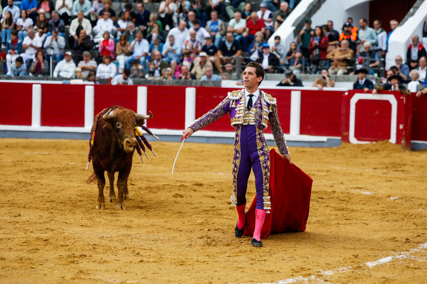 Ginés Marín con su primer oponente.