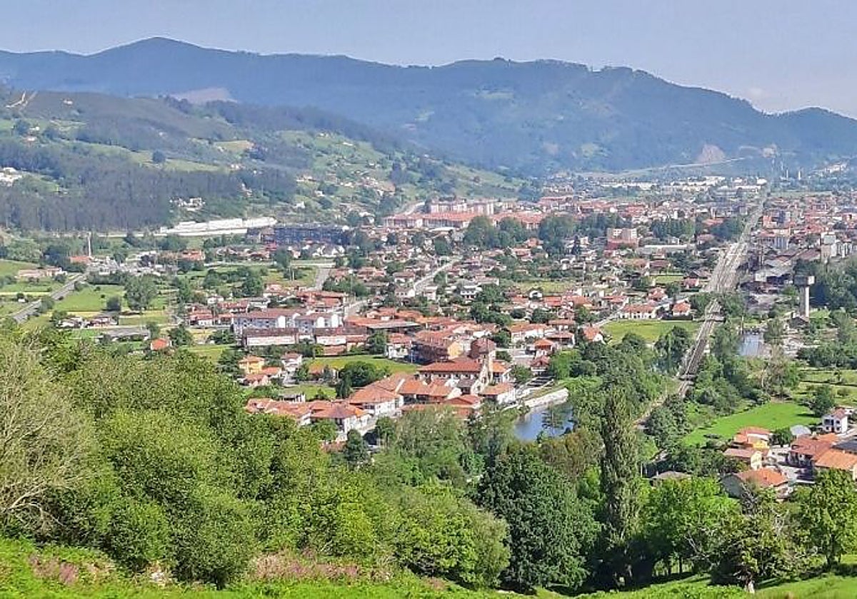 Valle de Buelna desde el monte Brazo, al sur de Los Corrales.
