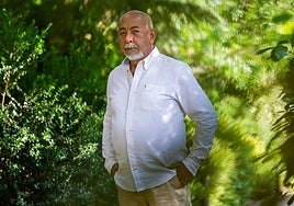 El escritor cubano Leonardo Padura regresa a Cantabria para presentar su última novela, 'Morir en la arena'.