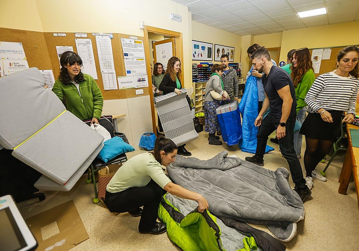 Los docentes del IES Nueve Valles durante uno de los encierros del pasado diciembre al inicio del conflicto docente.