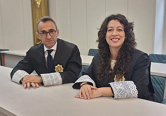 A la derecha de la imagen, junto al magistrado López del Moral, la juez y magistrada Lara González Gutiérrez.