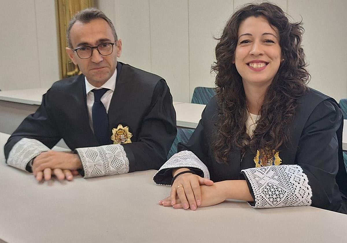 A la derecha de la imagen, junto al magistrado López del Moral, la juez y magistrada Lara González Gutiérrez.