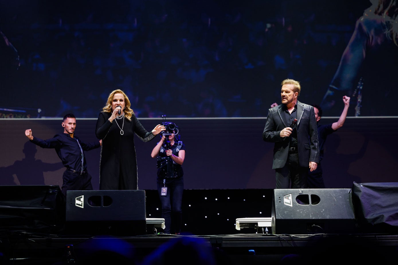 Ambos artistas estuvieron muy cercanos y agradecieron al público su apoyo.