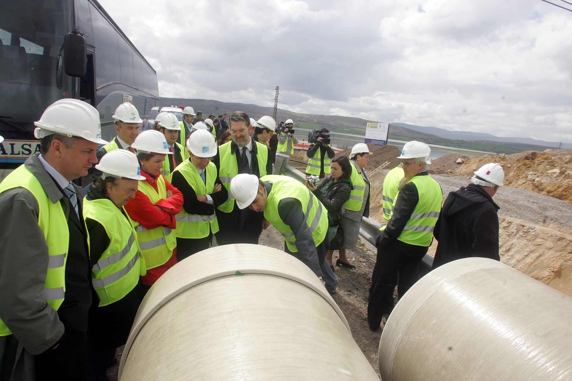 Con el resto de autoridades en el inicio de las obras del bitrasvase Ebro-Besaya.