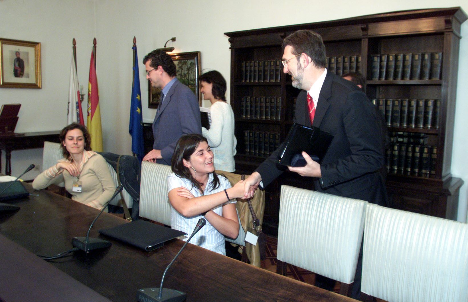 Reunión con colectivos de inmigrantes en la Delegación del Gobierno, al comienzo de su mandato.