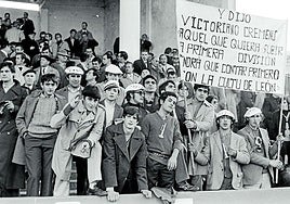 La afición leonesa, en el fondo sur de los viejos Campos de Sport.