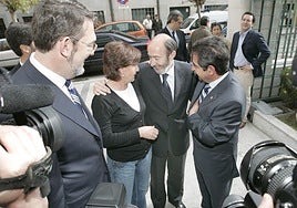Agustín Ibáñez, junto a Dolores Gorostiaga y Miguel Ángel Revilla durante una visita a Peña Herbosa del ministro Rubalcaba