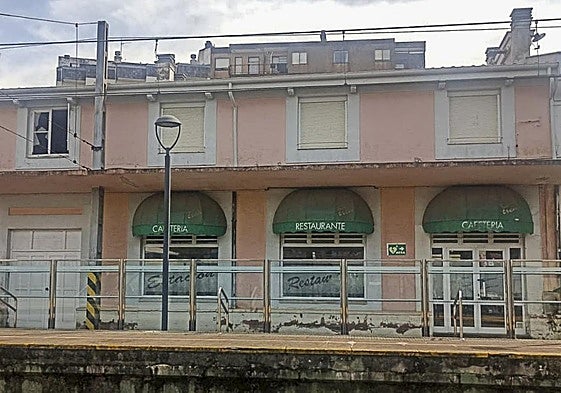 Estado actual del local donde se ubicaba el antiguo restaurante, en claro estado de abandono.