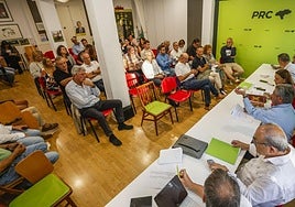 Miguel Ángel Revilla interviene durante la Ejecutiva celebrada ayer en la sede del PRC de Santander.