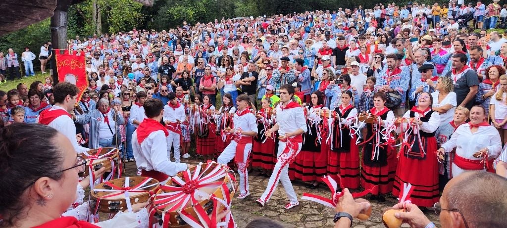 Los Picayos de Cohicillos pusieron fin a la Santa Misa en honor al Santo Patrón.