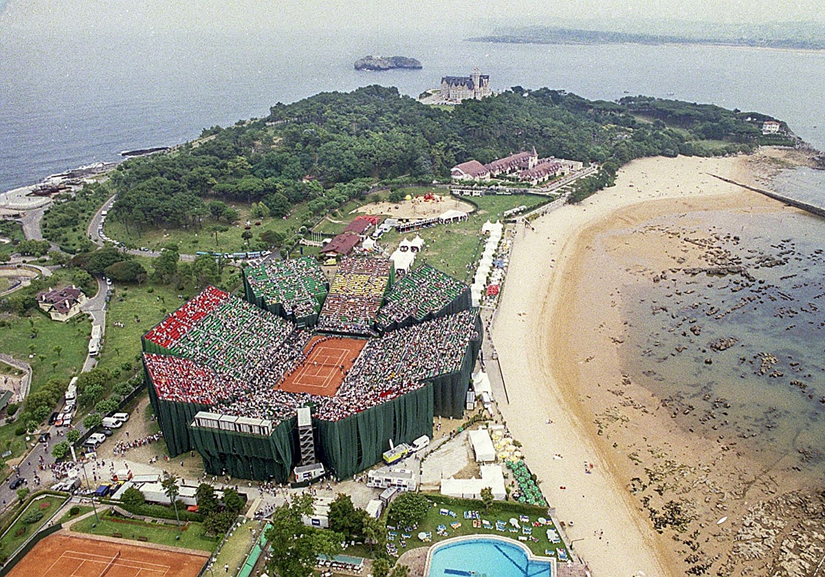 La pista que se instaló en la campa de La Magdalena en la que se disputaron las semifinales de la Copa Davis.