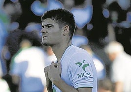 Peio Canales, frente a la Cultural.