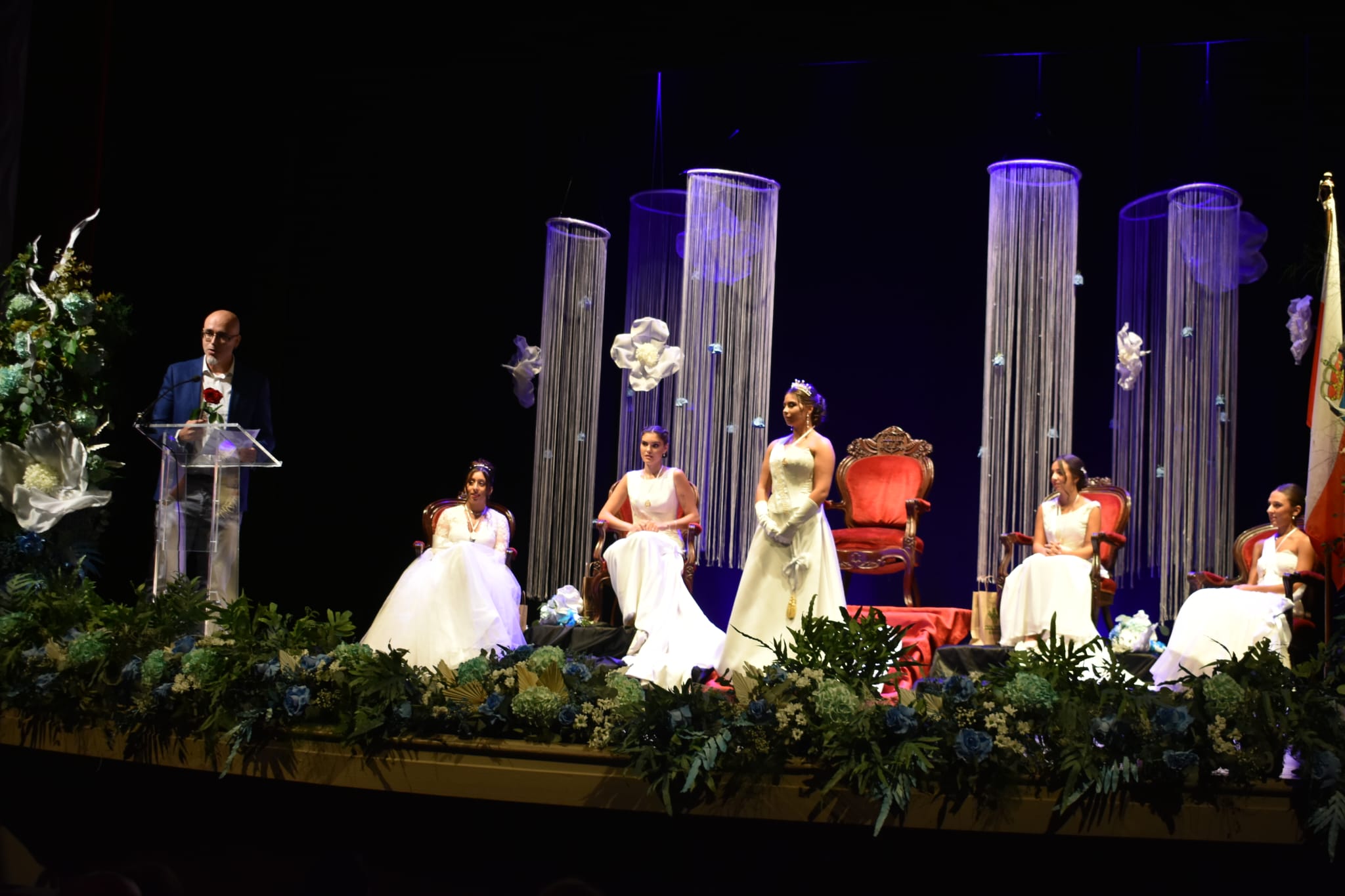 Un momento del desarrollo de las Justas Literarias en el Teatro Principal de Reinosa.