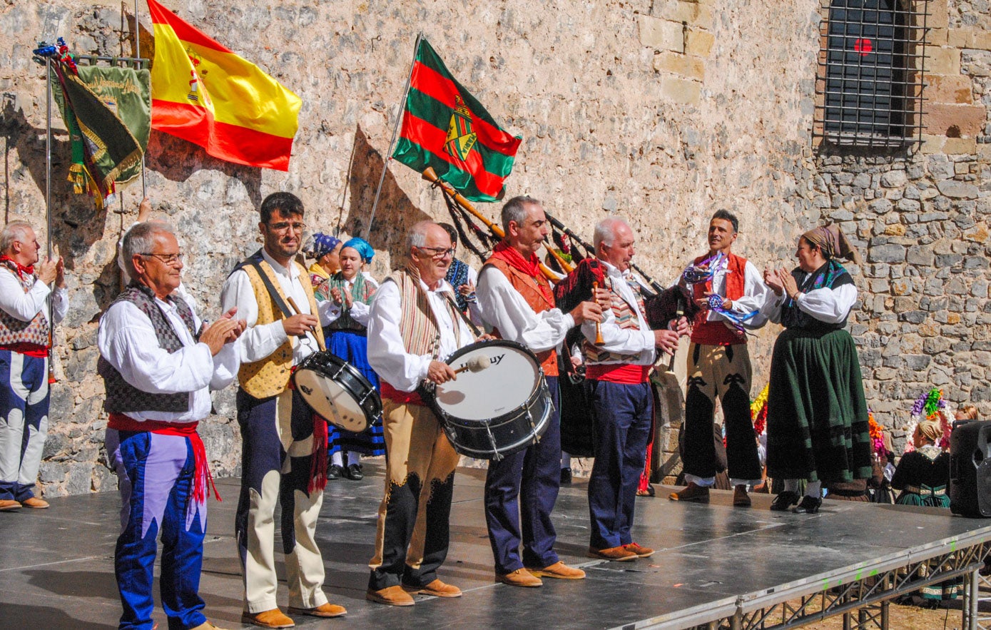 Grupo de Danzas Virgen de las Nieves de Tanos.