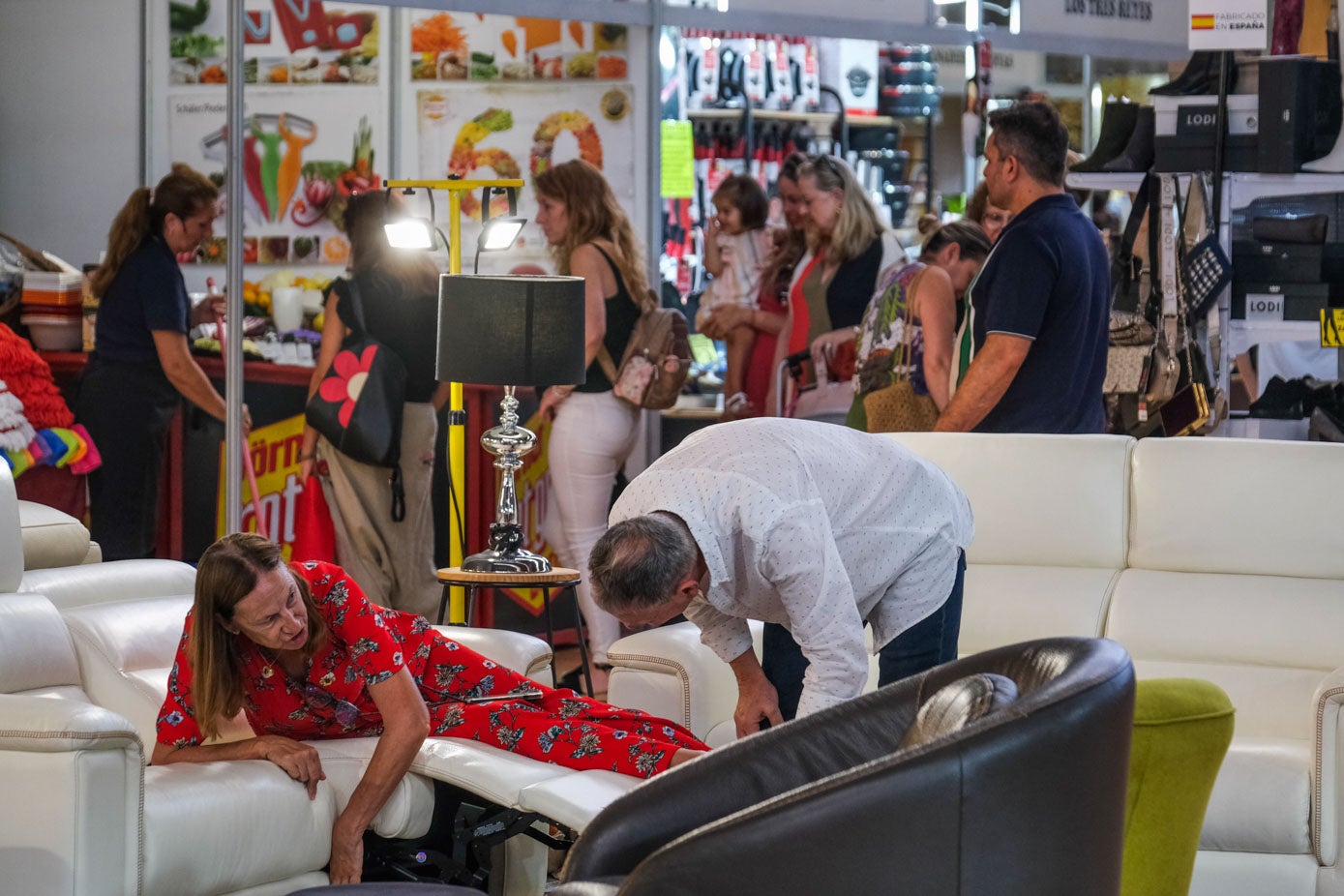 Los compradores tienen la opción de probrar los productos del hogar.