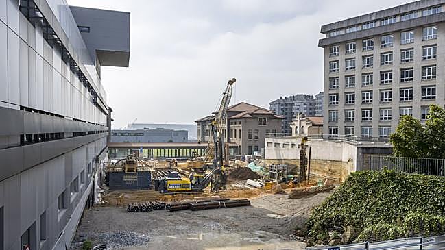 Imagen antes - El búnker de la protonterapia de Valdecilla avanza con el hormigonado de las paredes