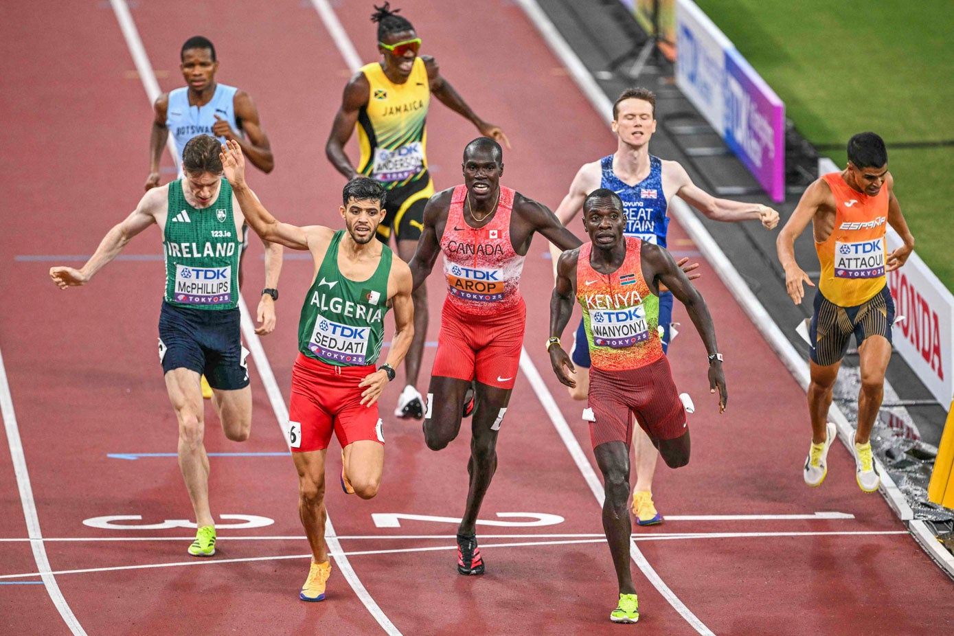En el último tramo de la carrera, el cántabro pareció aspirar al podio, pero finalmente concluyó quinto la prueba.