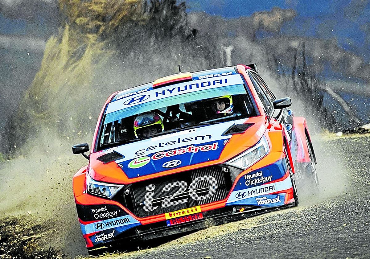 Dani Sordo y Candido Carrera, con su Hyundai, en una de las especiales