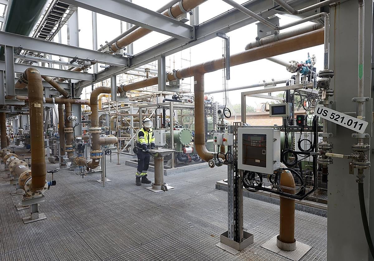 Bondalti tiene una planta de cloro en Torrelavega, en el recinto de Solvay, donde también estudiaba instalar una refinería de litio.
