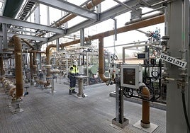 Bondalti tiene una planta de cloro en Torrelavega, en el recinto de Solvay, donde también estudiaba instalar una refinería de litio.