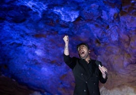 El Miguel Poveda más «íntimo» cautiva a 300 espectadores en El Soplao