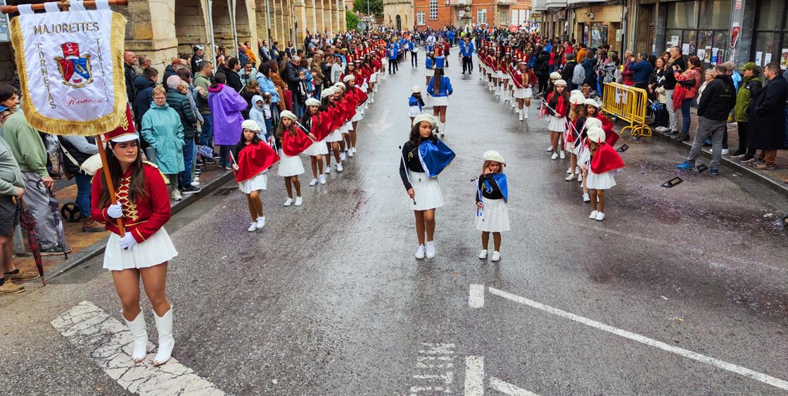 Las Majorettes siempre fieles a la fiesta.
