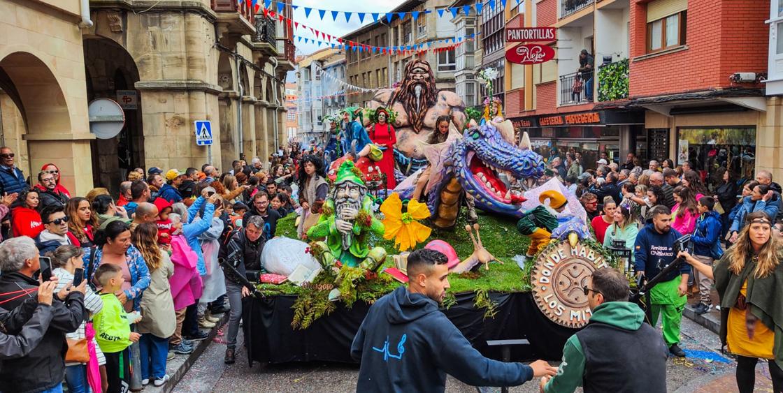 Donde habitan los mitos, una de las carrozas preferidas por el público.