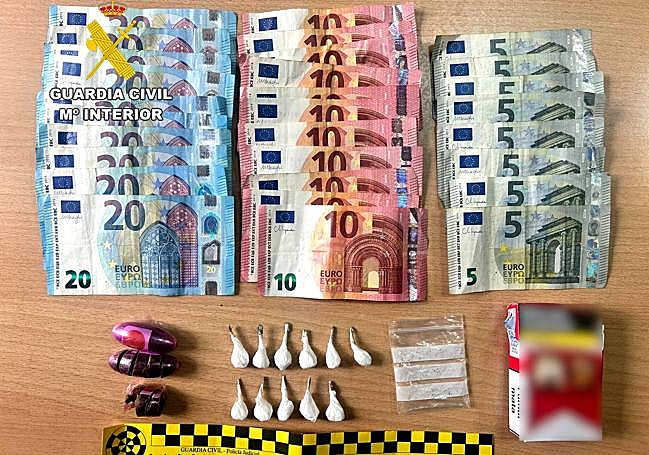 Material incautado en la intervención realizada en Sarón.