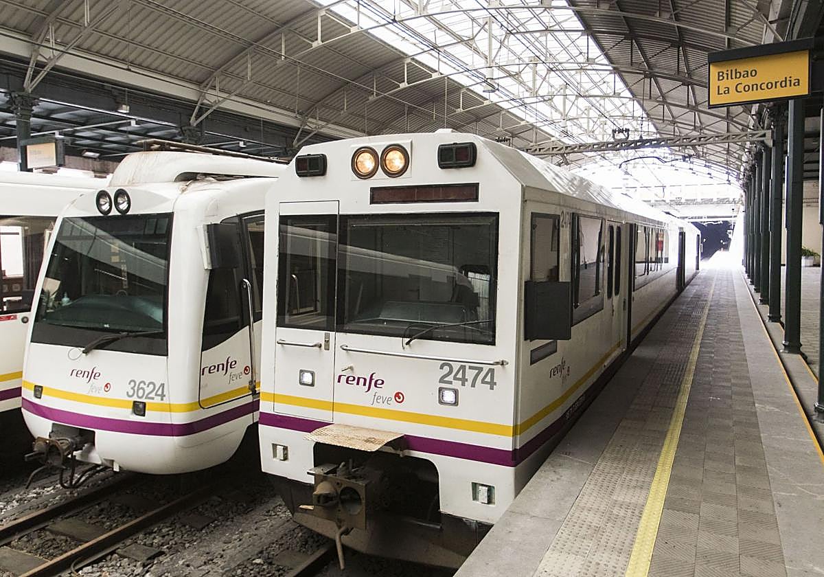 Trenes de remfe en la estación de La Concordia en Bilbao..