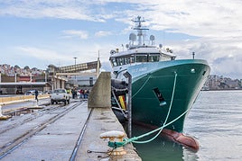 El barco permanecerá atracado en el muelle Almirante de Santander antes de partir, de nuevo, hacia Vigo