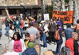 Protesta por los molinos eólicos proyectados en Molledo.