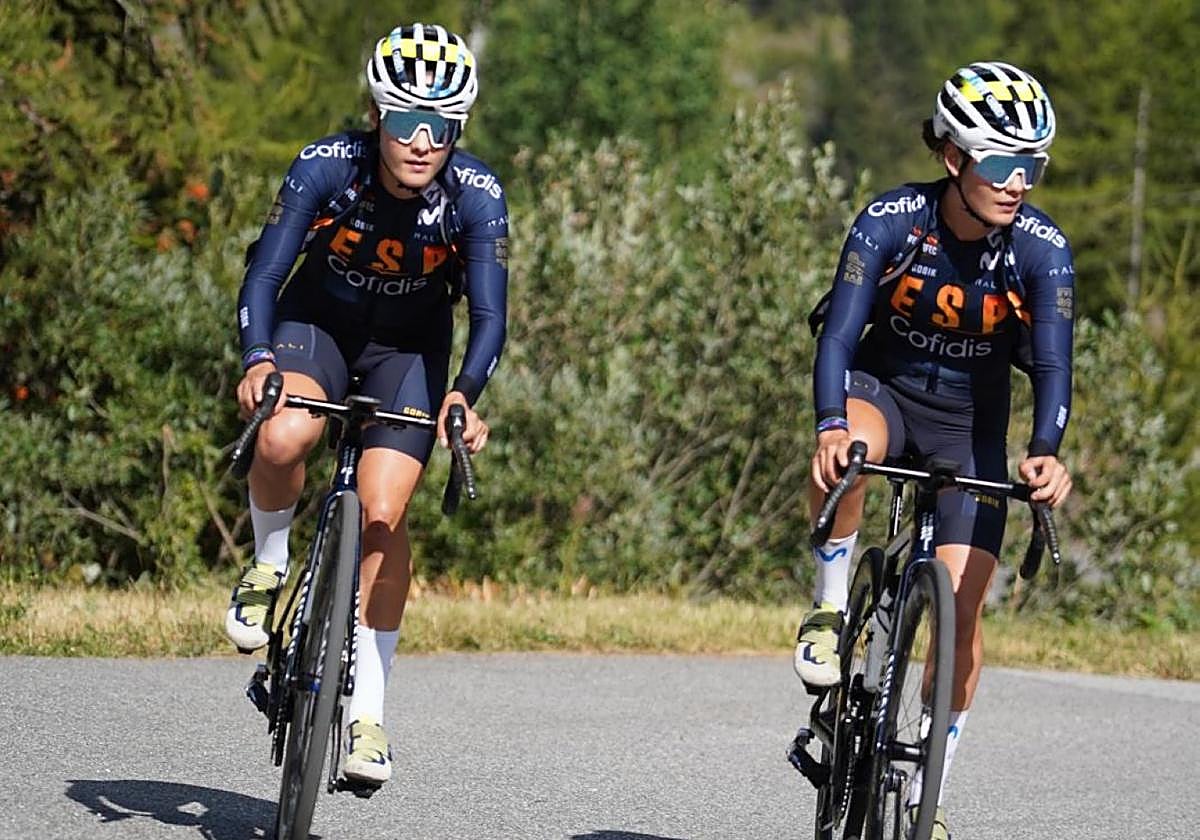 Lucía y Laura Ruiz,con el maillot de la selección española.