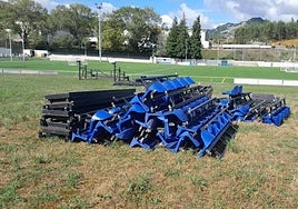 Materiales para la construcción de la nueva grada supletoria.