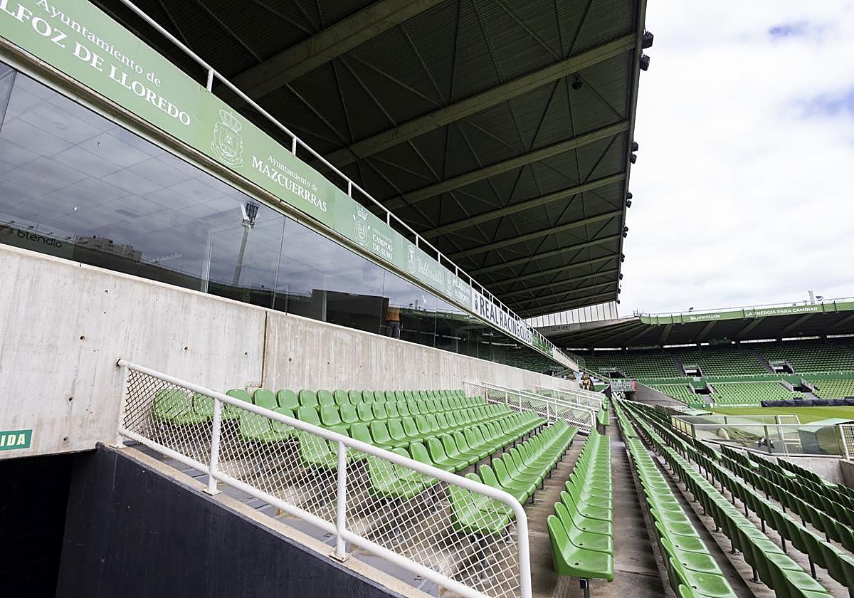 Grada oeste de los Campos de Sport.