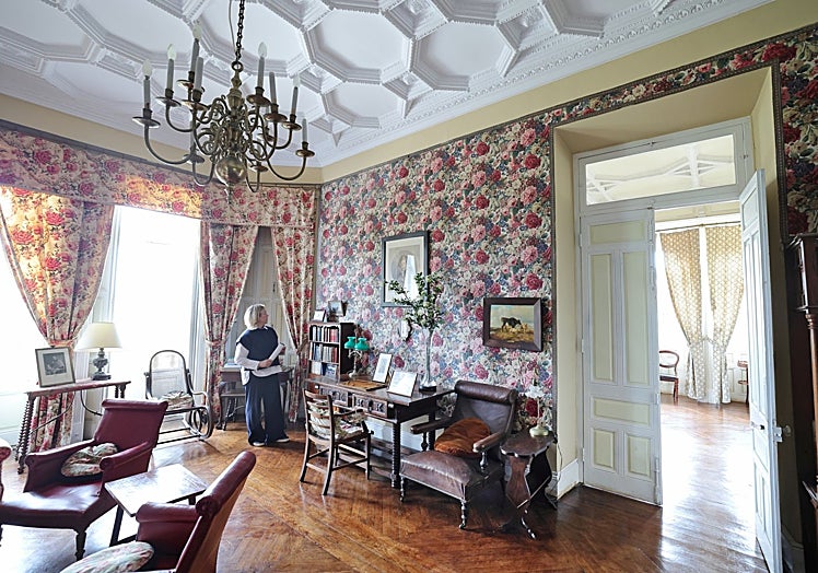 Una de las estancias de la Casa del Duque en Comillas.
