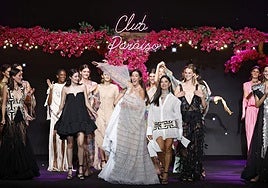 Odette Álvarez, tras el desfile, salió a saludar al público.