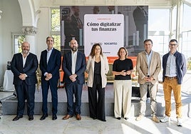 César Goya, Carlos Augusto Carrasco, Carlos Besoy, Verónica Román, Natalia de Santiago, Raúl Uría y Javier San Juan.