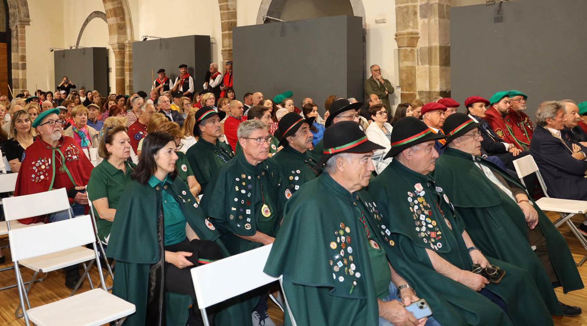 Hermanamiento de la Cofradía del Aguardiente de Orujo y del Vino de Liébana con la Cofradía de los Cocidos de Cantabria. 