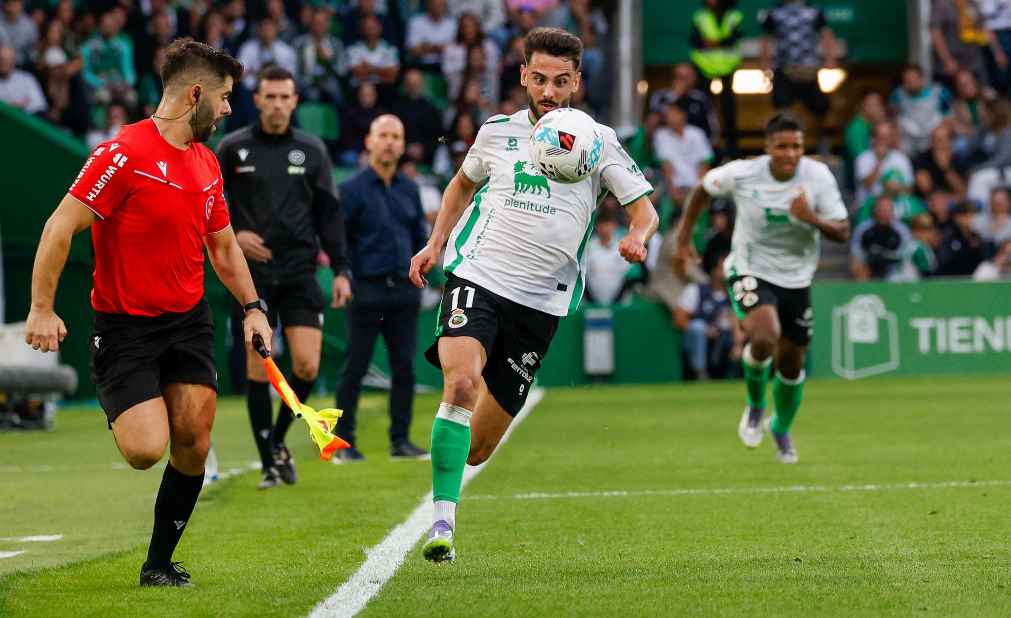 Andrés Martín corre por banda derecha para tatar de hilar una contra