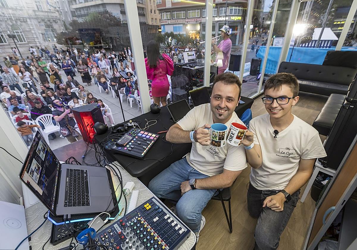 El Mago Xuso y Asier Moon convivirán hasta el domingo que viene dentro de 'La Caja' para recaudar dinero.