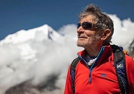 Carlos Soria, en una expedición en el norte de Palencia.