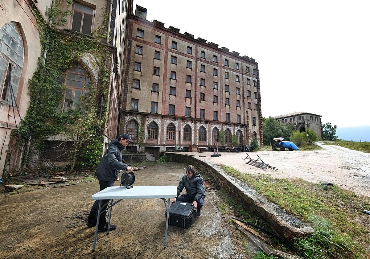 Detalles del rodaje de Los Javis en Comillas