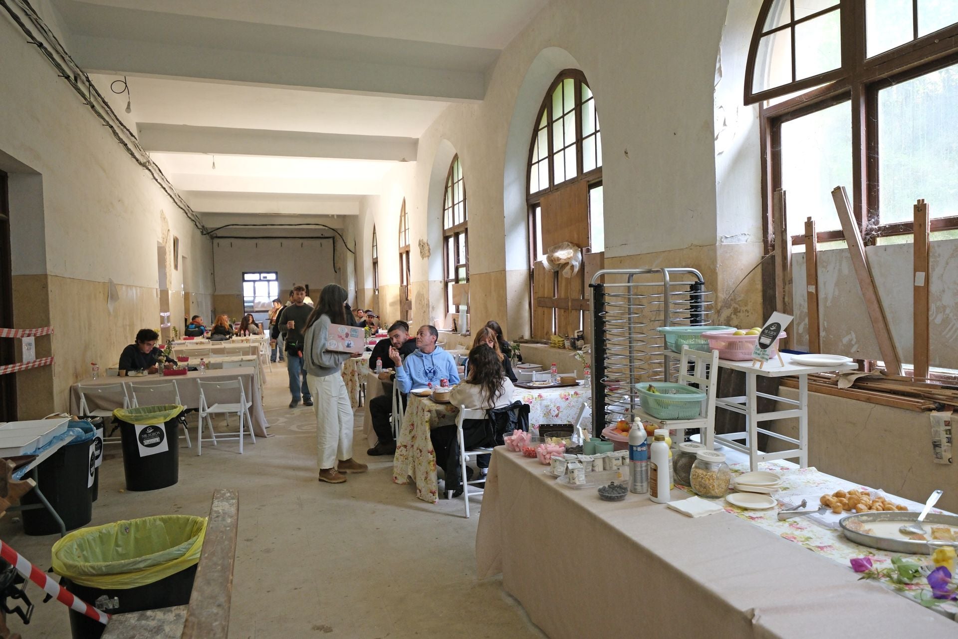 Integrantes del equipo en un descanso del rodaje.