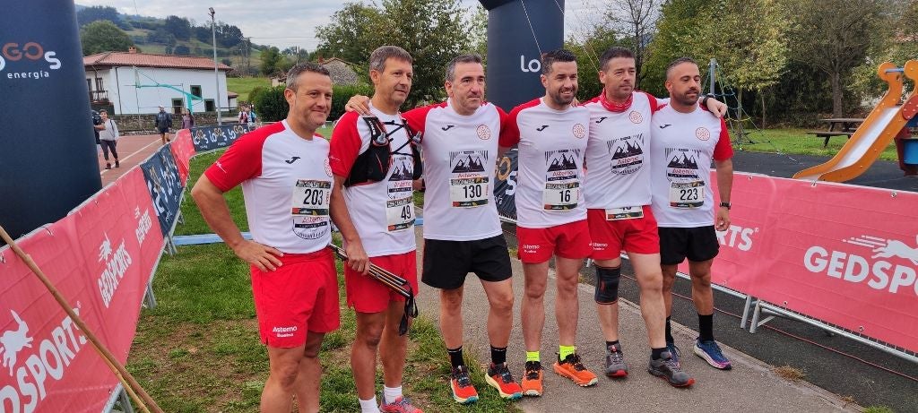 Muchos de los participantes se agruparon por equipos.