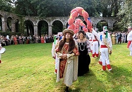 El joven príncipe Carlos, junto a su hermana Leonor, en el Convento de San Luis.